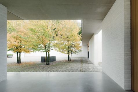 Fayland House, un ejercicio de mimetismo en las colinas del sur de Inglaterra