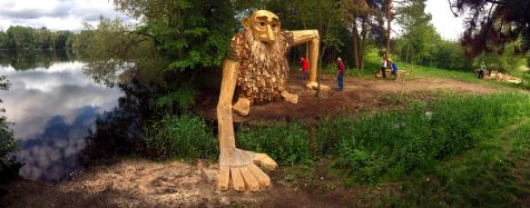 Unos gigantes leñosos acechan plácidamente en los bosques de Copenhague