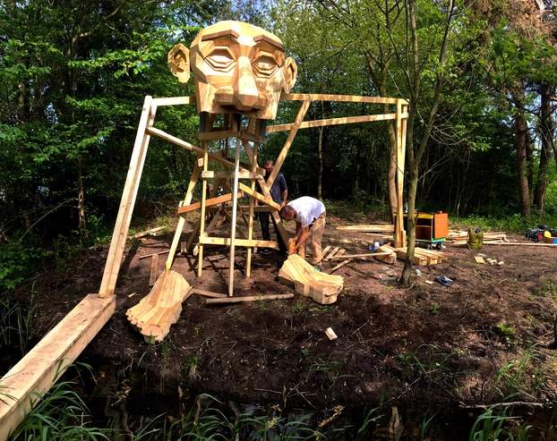 teddy-gigante-madera-thomas-dambo