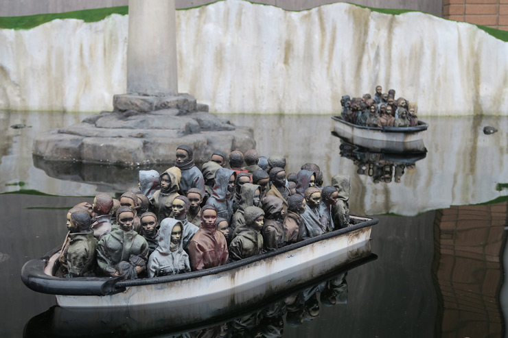 imagen de niños estatua en dismaland
