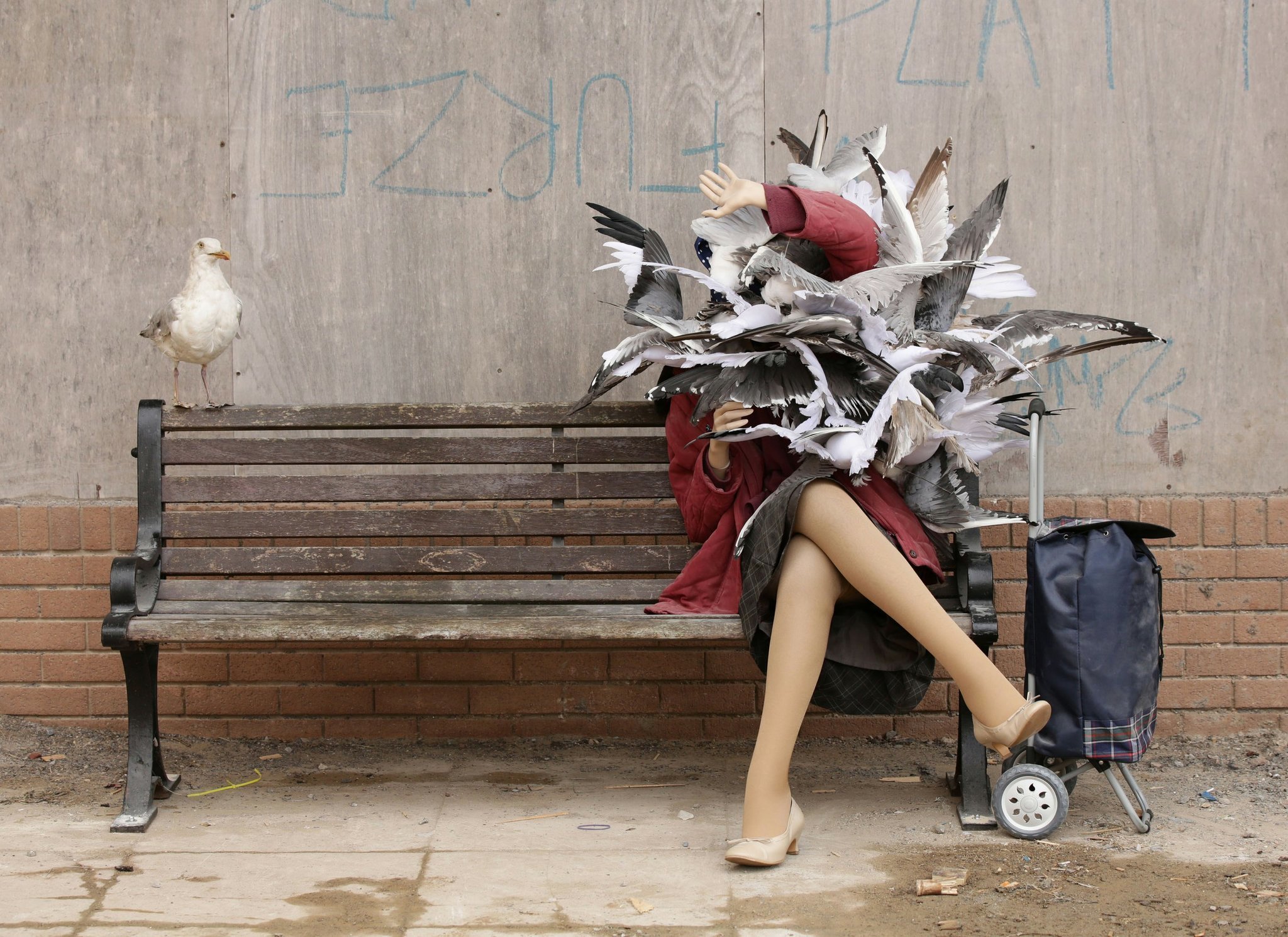 estatua aterradora del parque dismaland