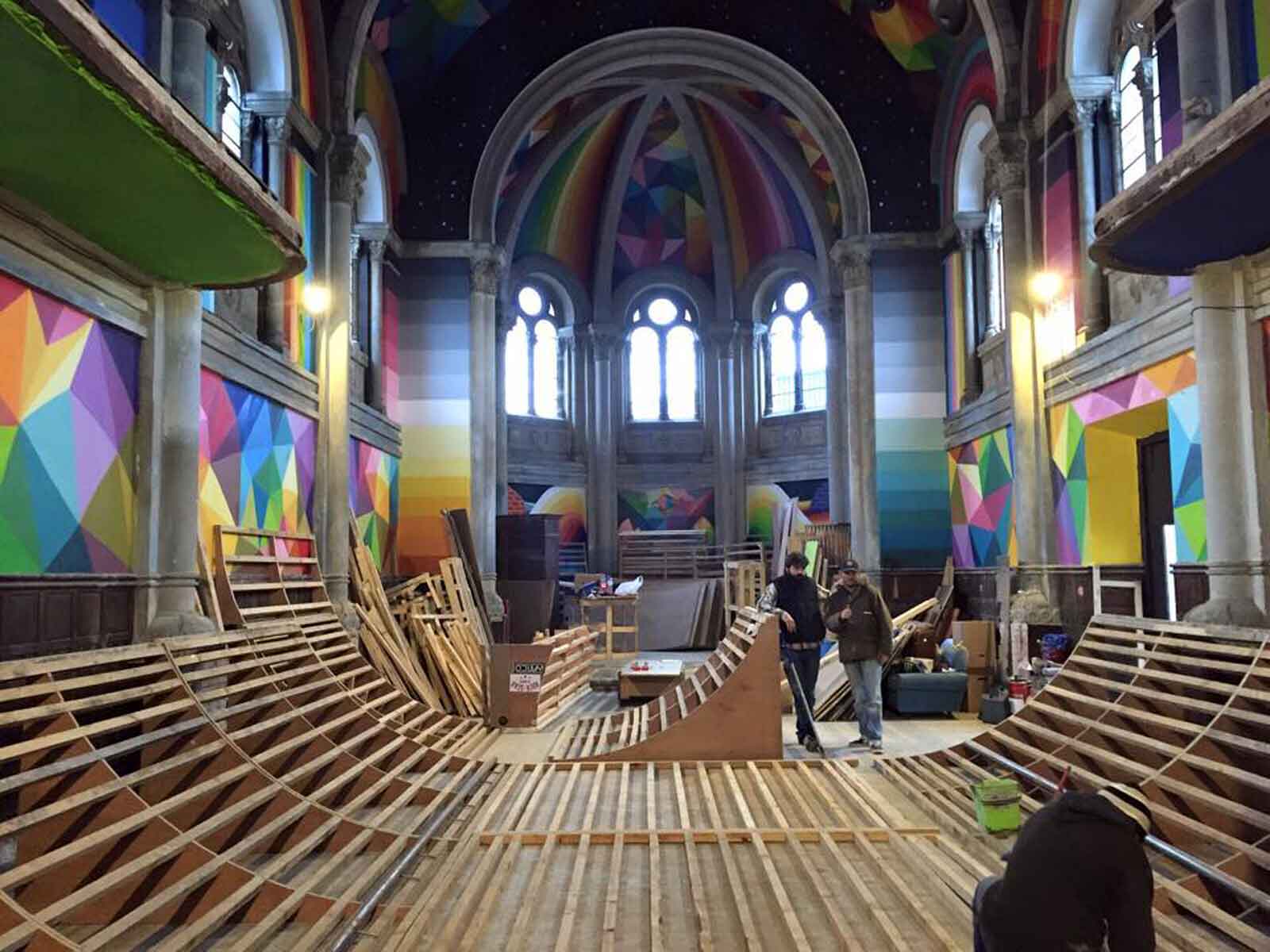 construccion pista patinaje en la iglesia de santa barbara