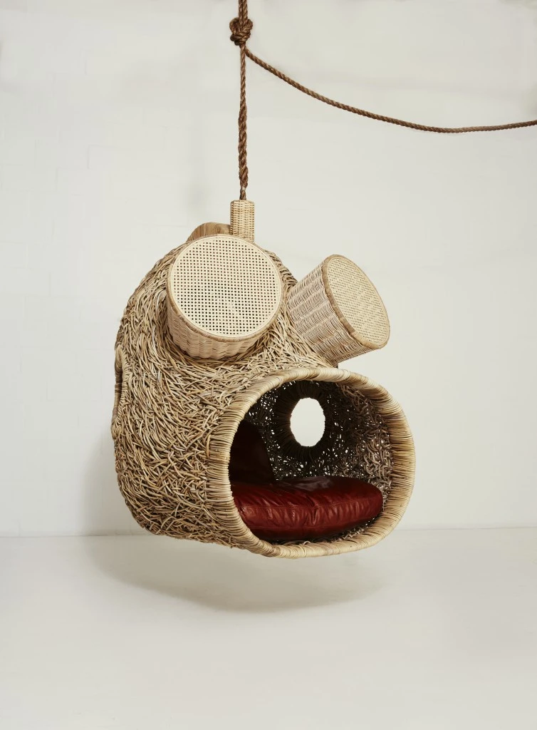 modulo de descanso realizado a mano con caña, rafia y fieltro