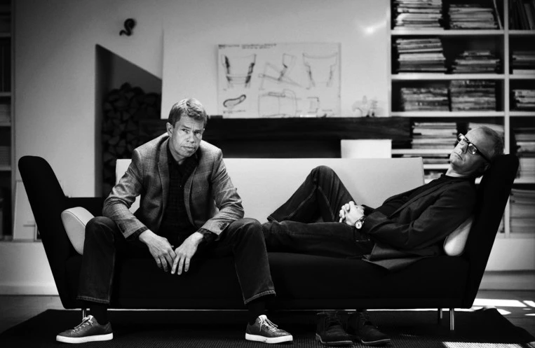 ivan hansen y henry sorensen en sofa 57 de finn julh