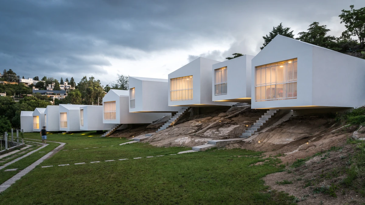 Los voladizos simbolizan el respeto al medio natural en el proyecto 5 Casas