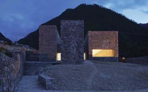 El centro de visitantes de Namchabawa: una fortificación moderna en el Tíbet