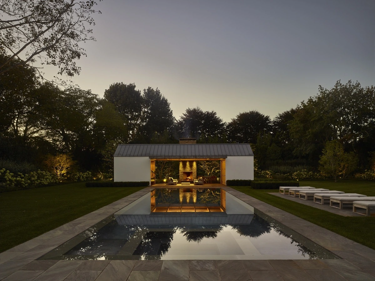 La sofisticada casa de la piscina de Robert Young en Los Hamptons