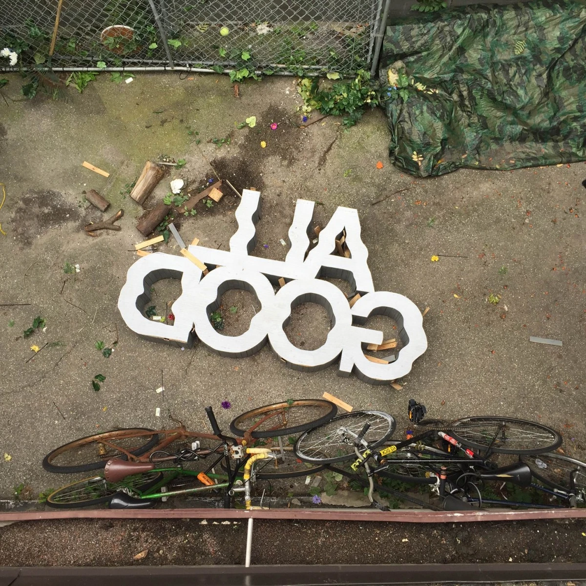 ALL GOOD mensaje trimimensional