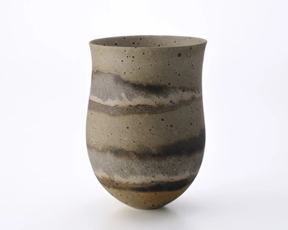 jarron de ceramica poroso de jeniffer lee