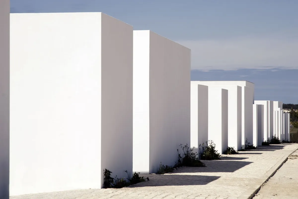 Aires Mateus consolida la apoteosis del blanco en Quinta do Bom Sucesso