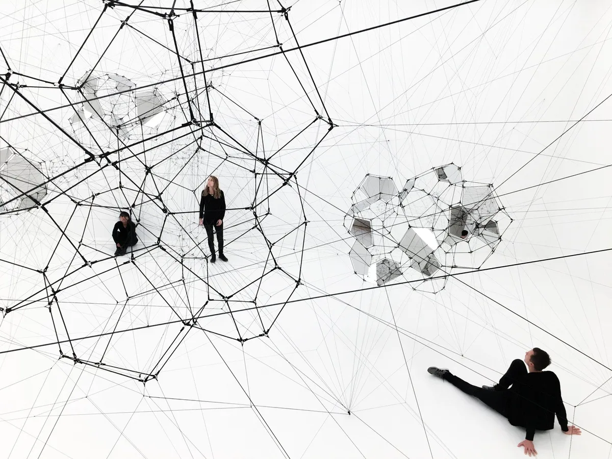 Stillness in Motion – Cloud Cities instalacion 2017 tomas saraceno