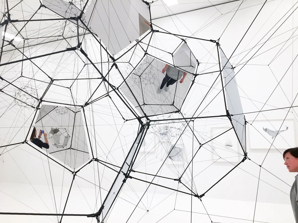 Stillness in Motion – Cloud Cities instalacion