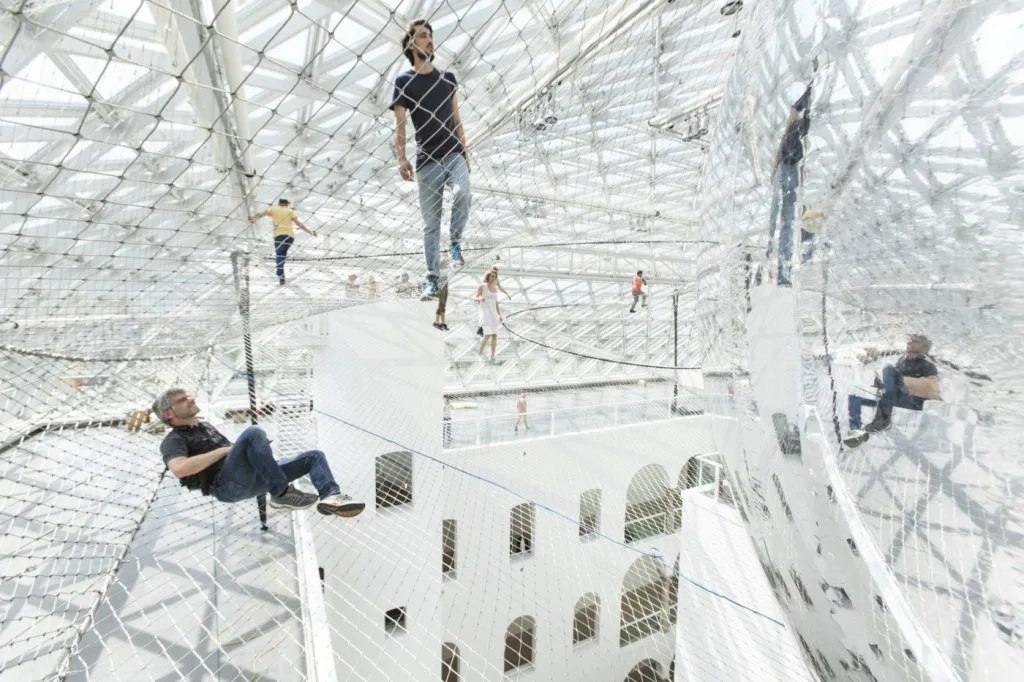 Un futuro en las nubes: la apuesta artístico-visionaria de Tomás Saraceno