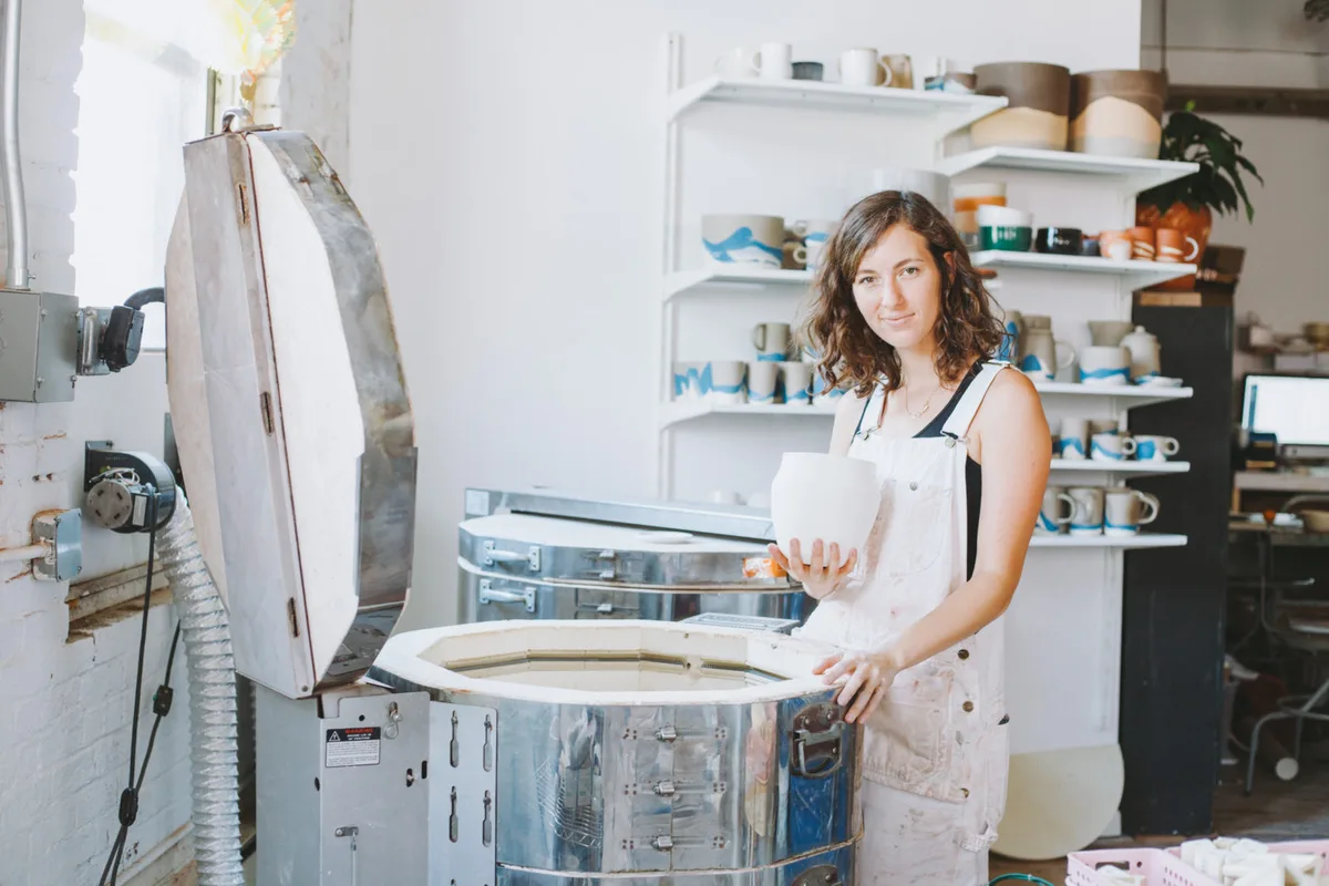 helen levi mostrando el processo de coccion