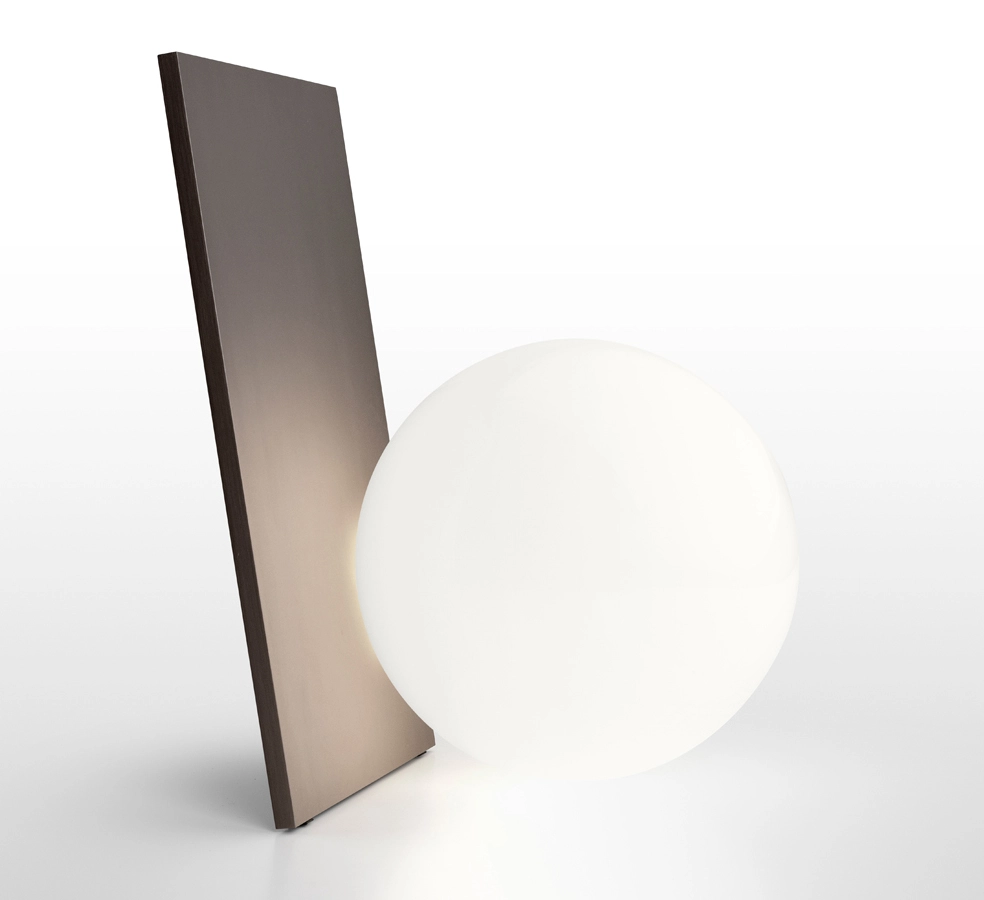 Un equilibrio incierto: viajando por la poética visual de Michael Anastassiades