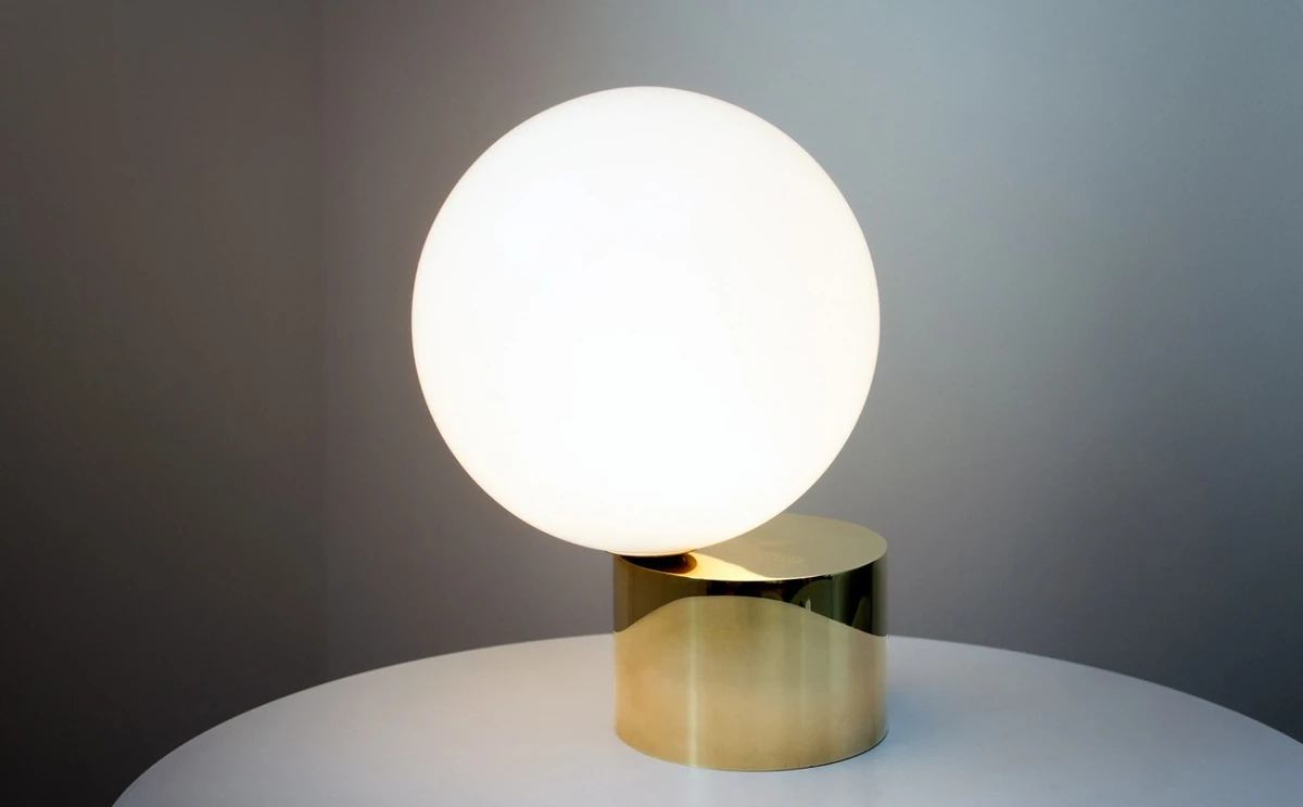 lampara tip of the tongue de la marca michael anastassiades