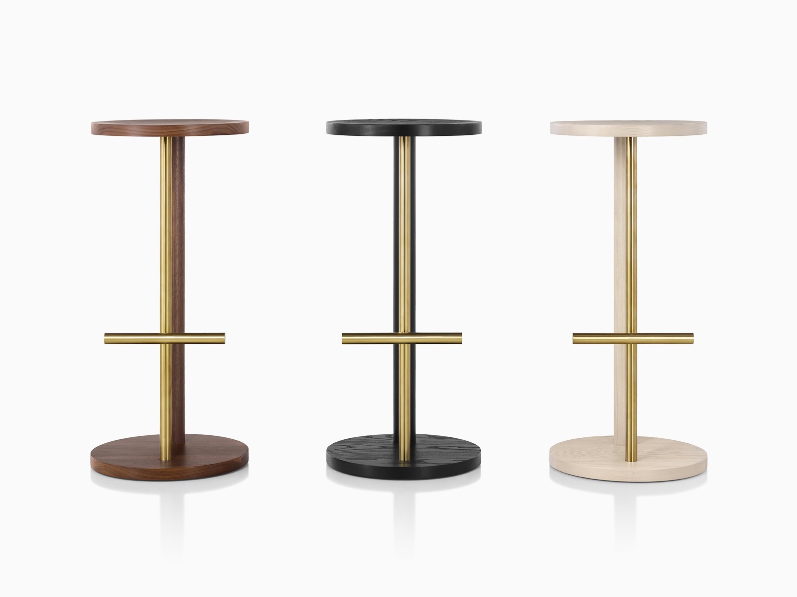taburetes de la linea spot diseñados por michael anastassiades