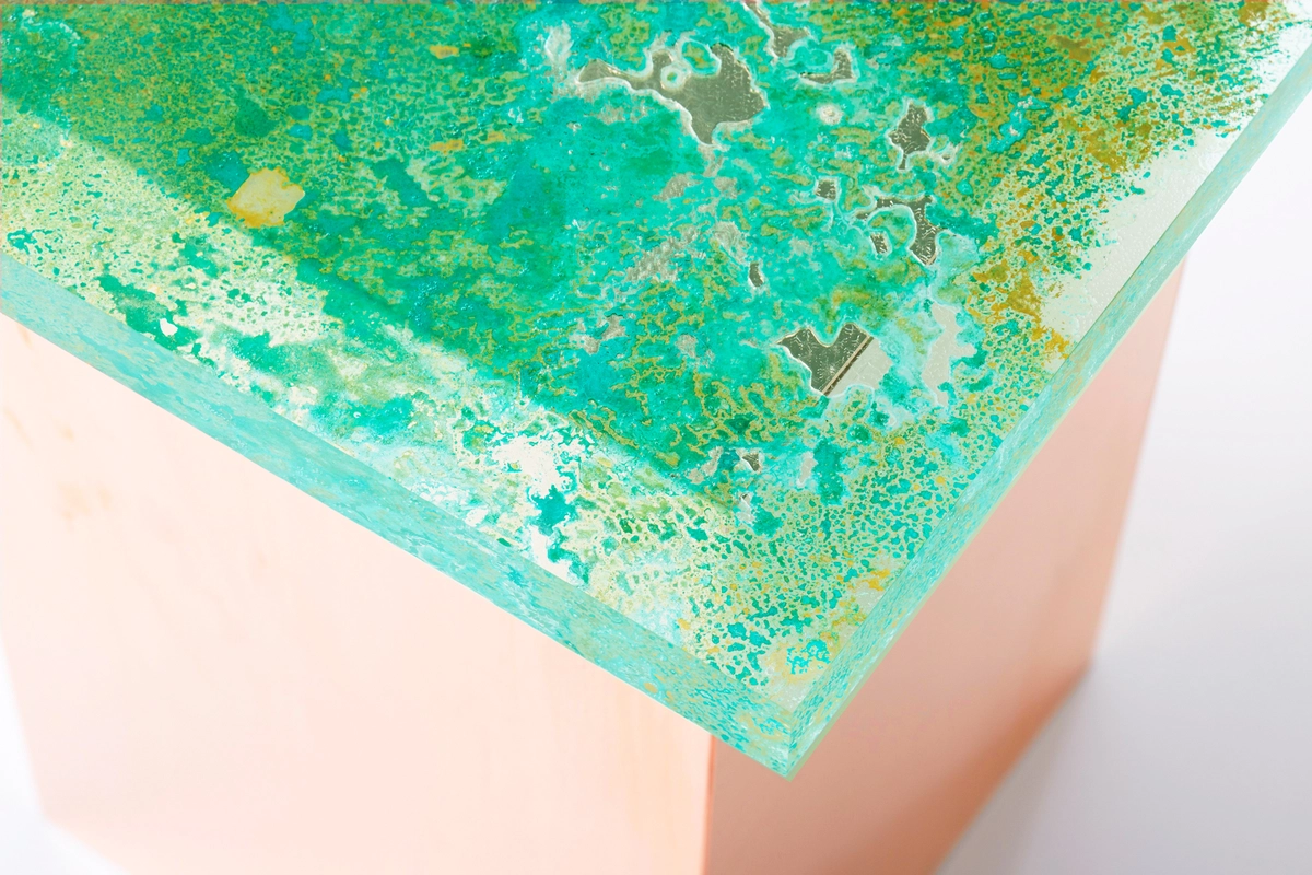 banco resultado de usar de plancha de cobre verdosa