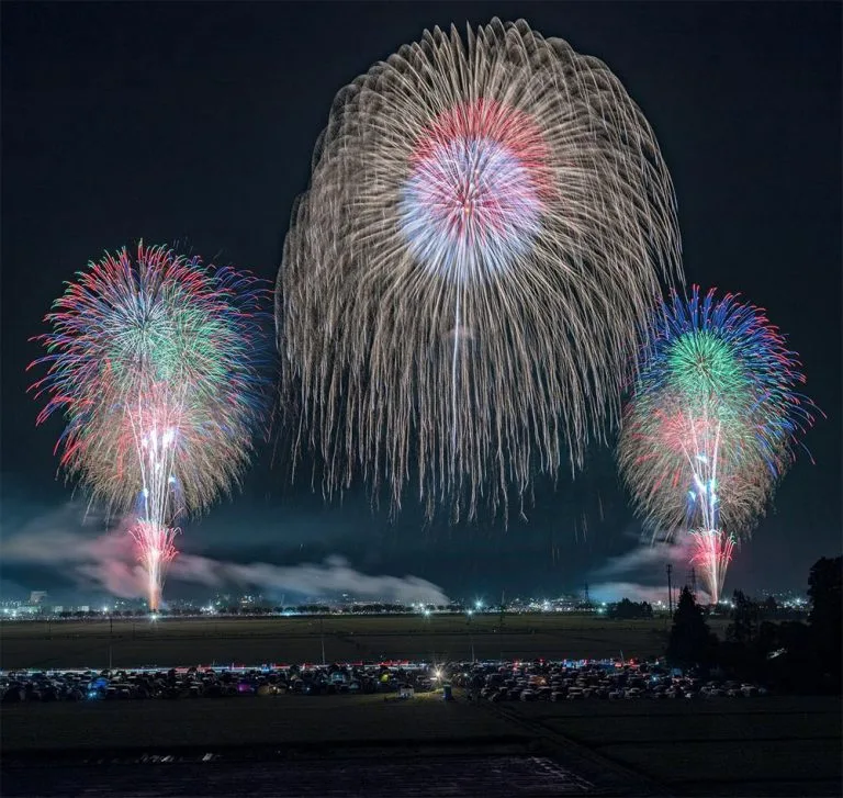 fotografia de keisuke de los fuegos artificiales de japon