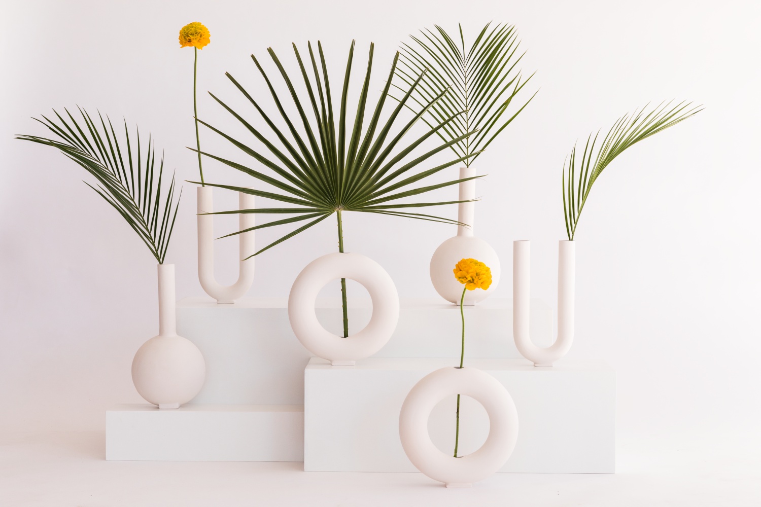 jarrones de ceramica diseñados por valeria vasi