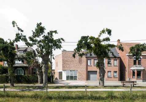 Graux & Baeyens Architecten huyen de la monotonía en su House L-C