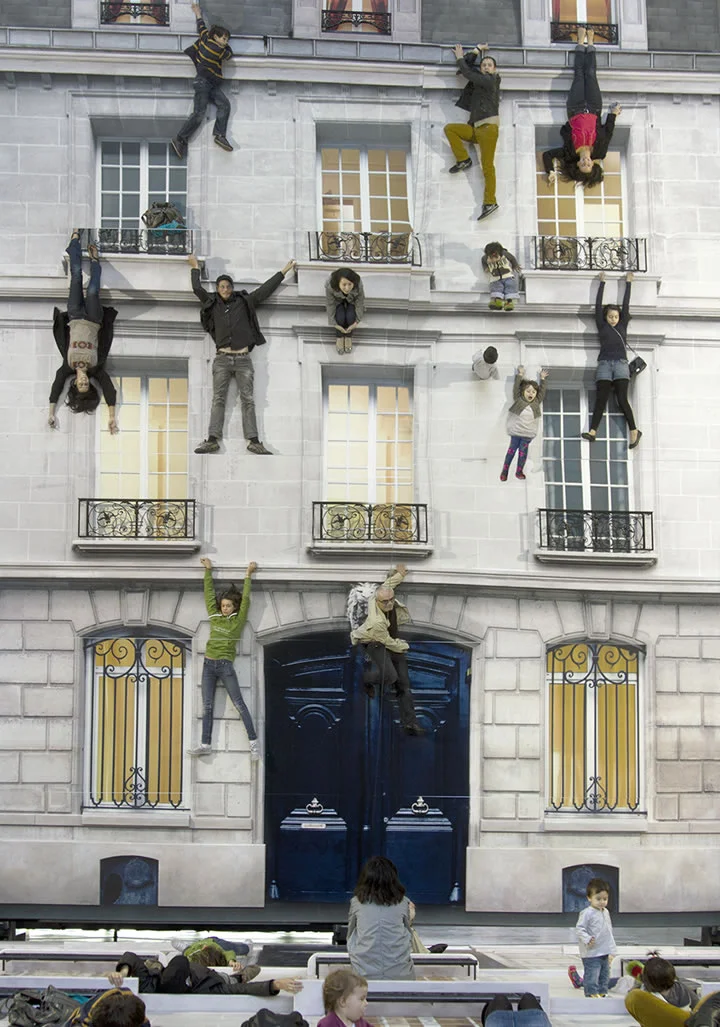 instalacion Bâtiment, concebida en 2004 para el festival parisino Nuit Blanche