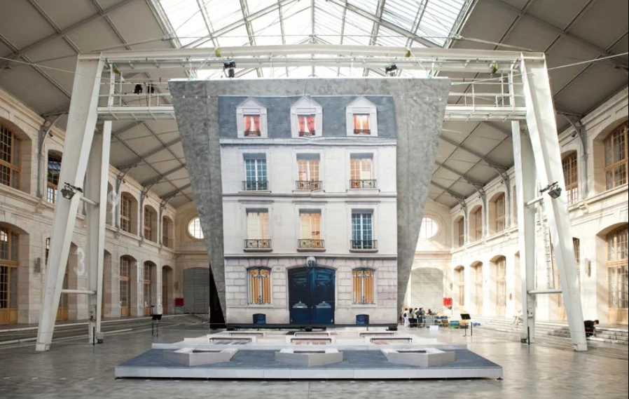 montaje de la instalacion Bâtiment en el festival parisino Nuit Blanche