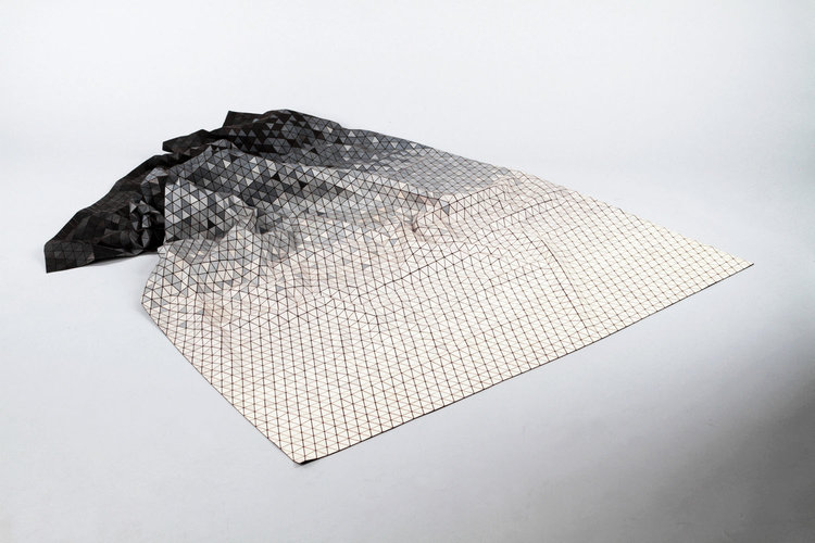 manta de madera en blanco y negro creada por Elisa Strozyk