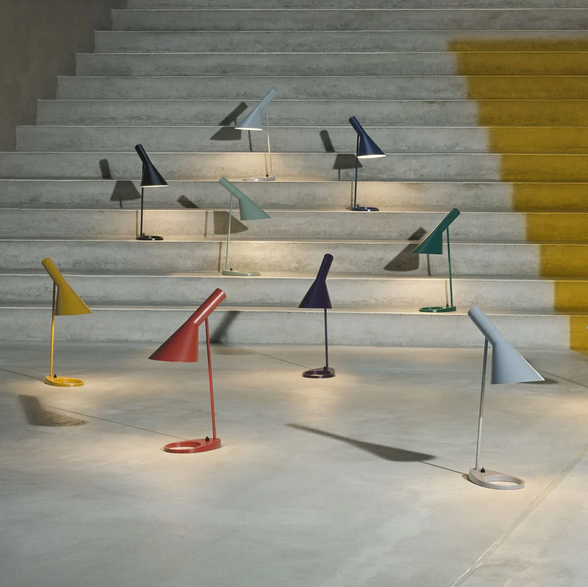 aj table lamp diseñada por arney jacobsen