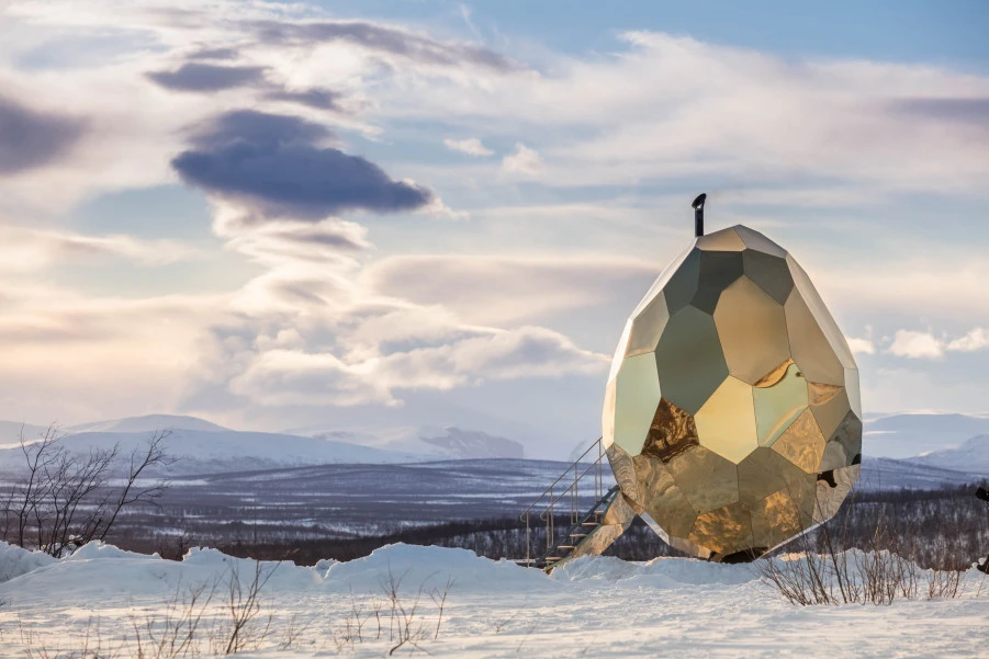 Solar Egg: una reluciente sauna para debatir sobre desarrollo sostenible