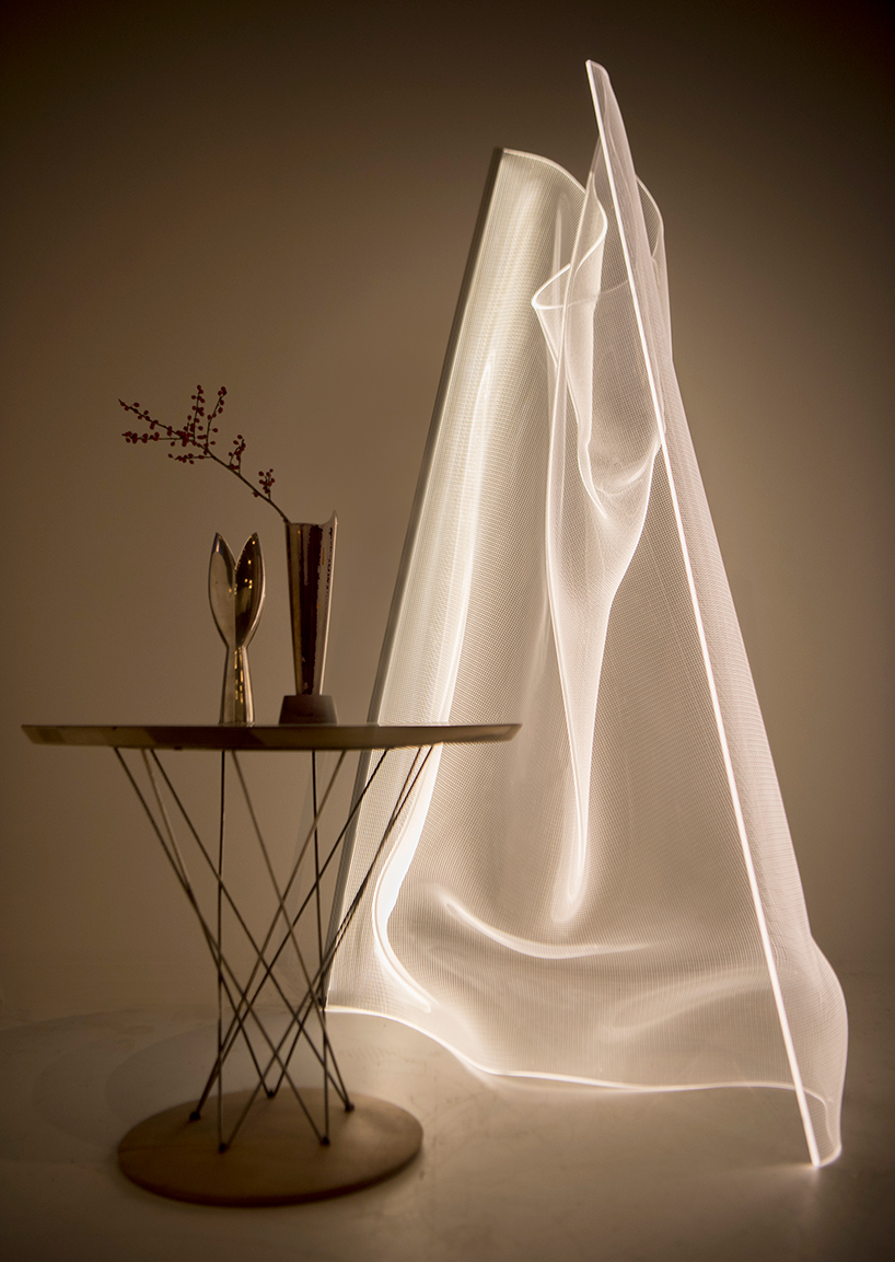 lámpara termoconformada con luces led incrustradas de la colección Gweilo