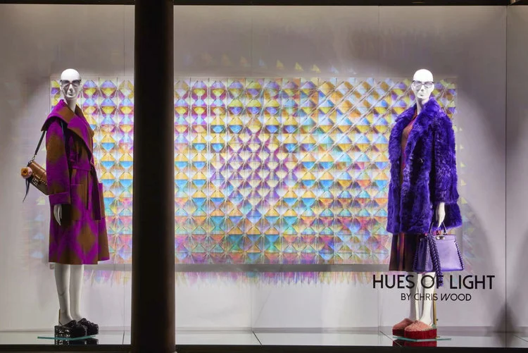 Escaparate de Fendi con la instalación hues of light