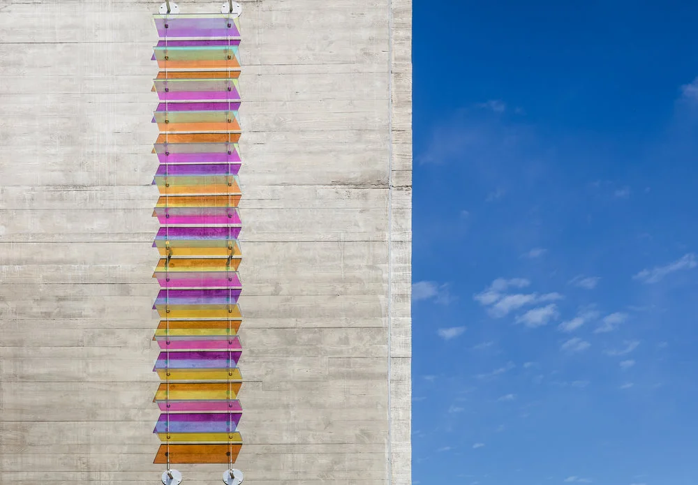 La luz y el color a raudales inundan los trabajos de Chris Wood