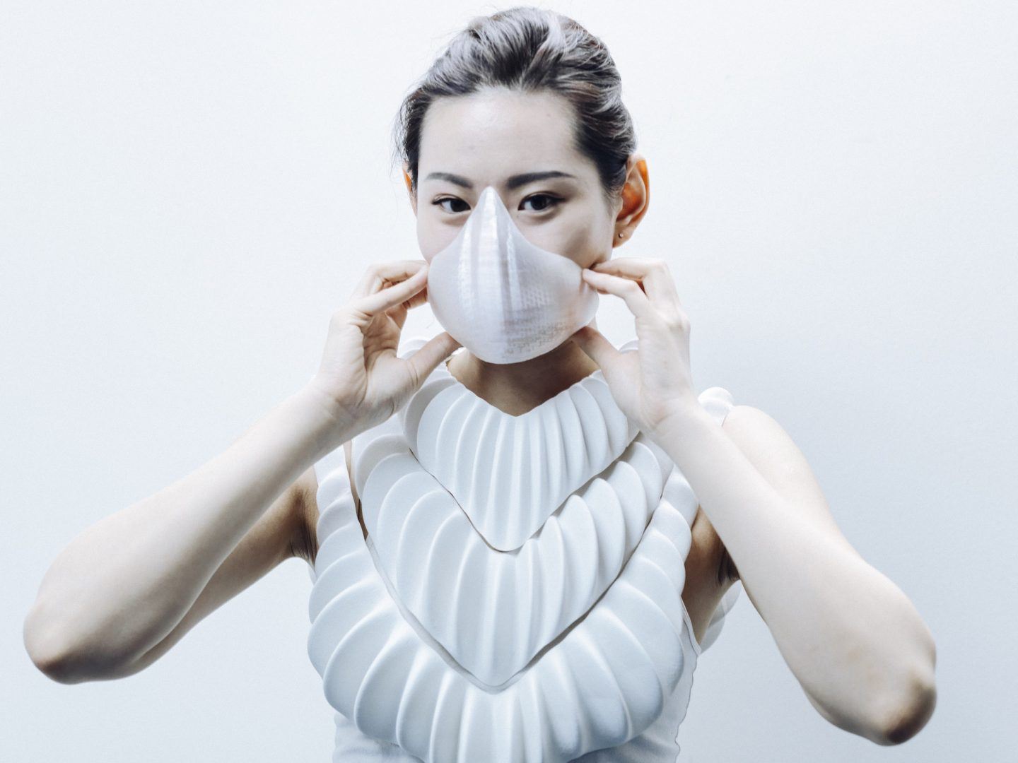 conjunto de máscaras y accesorios pectorales que funcionarían a modo branquias humanas