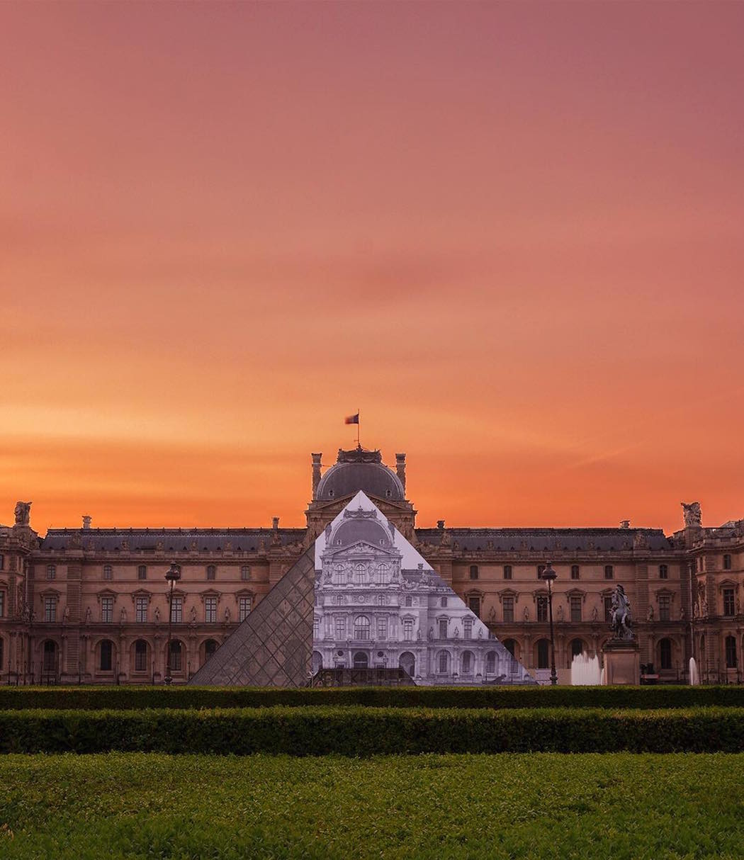 anamorfosis de la pirámide del museo del louvre por jean rene
