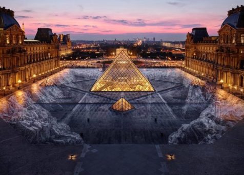 El artista francés JR juega a su antojo con la Pirámide del Louvre