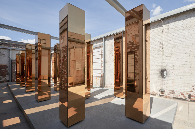 instalación spitit of the city de united visual artist