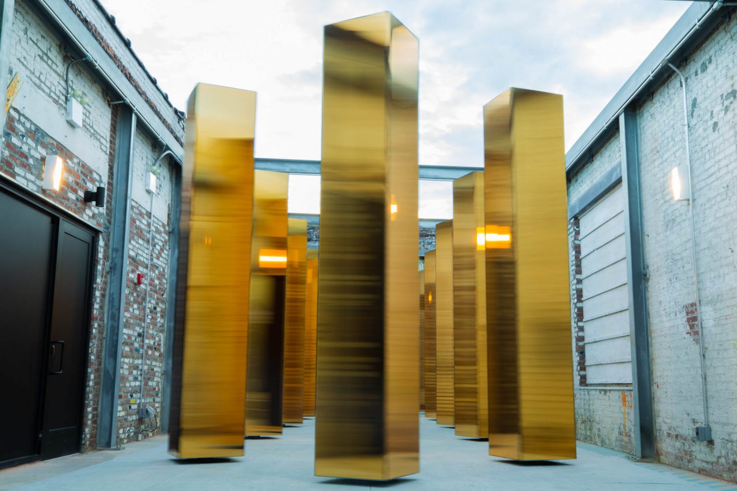 Las esculturas giratorias de United Visual Artists hacen bailar a Nueva York