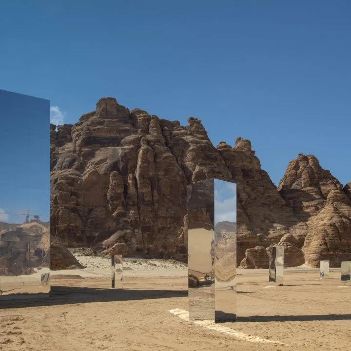 Instalación de Land Art en pleno desierto Saudí