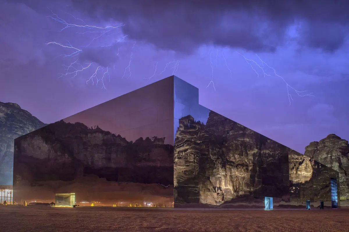 Maraya: el auditorio-joya que resplandece en el desierto saudí