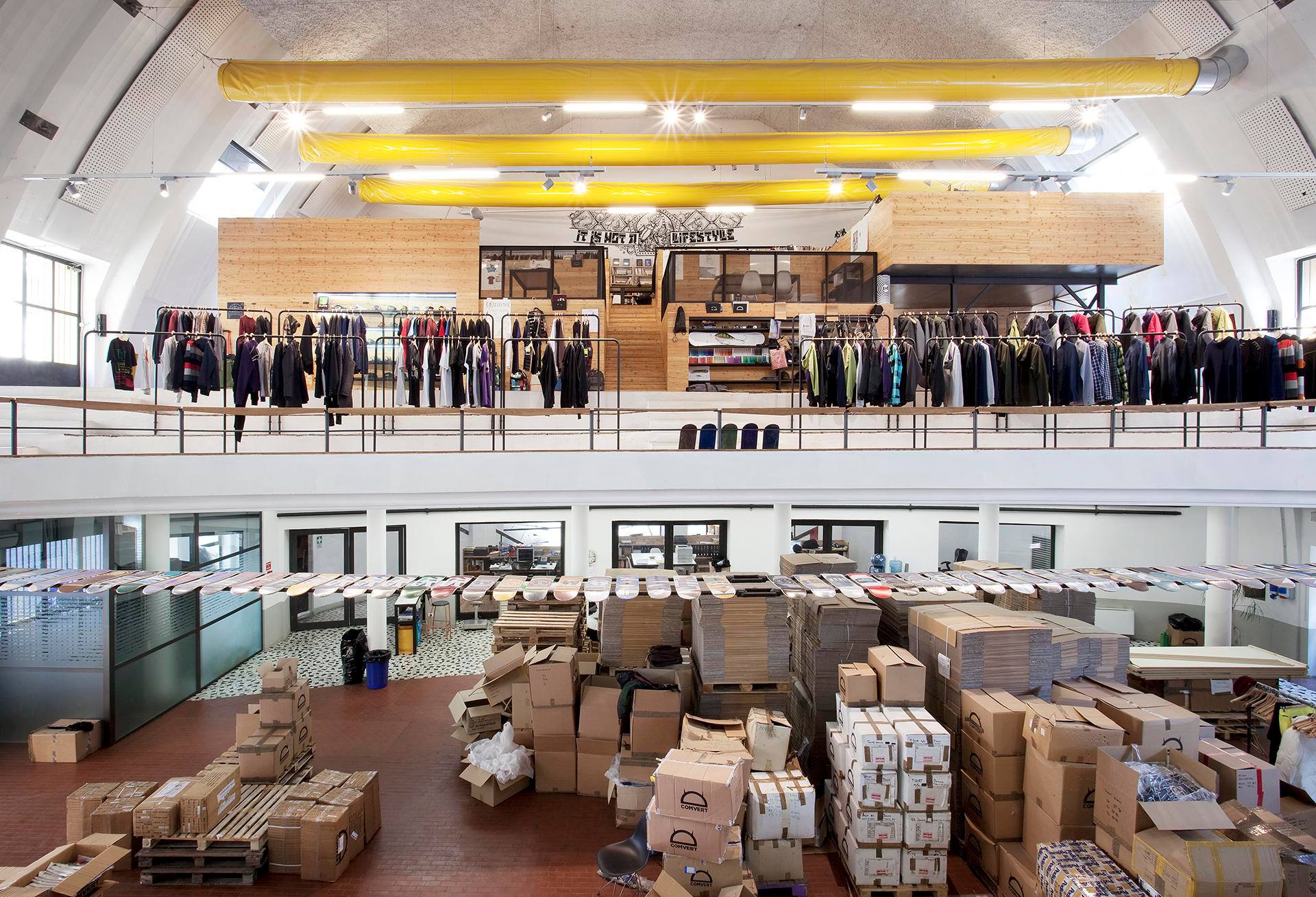 almacenes, expositores y oficinas de Bastard Store