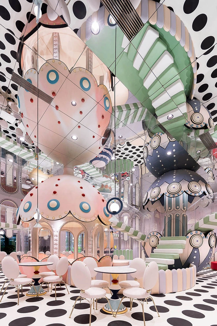 zona de restaurante con formas de cascara de huevo