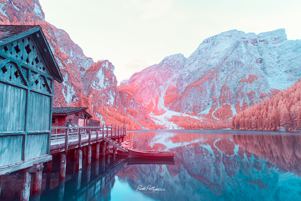 fotografía con fantástica combinación de azules, rojizos y rosas en las dolomitas