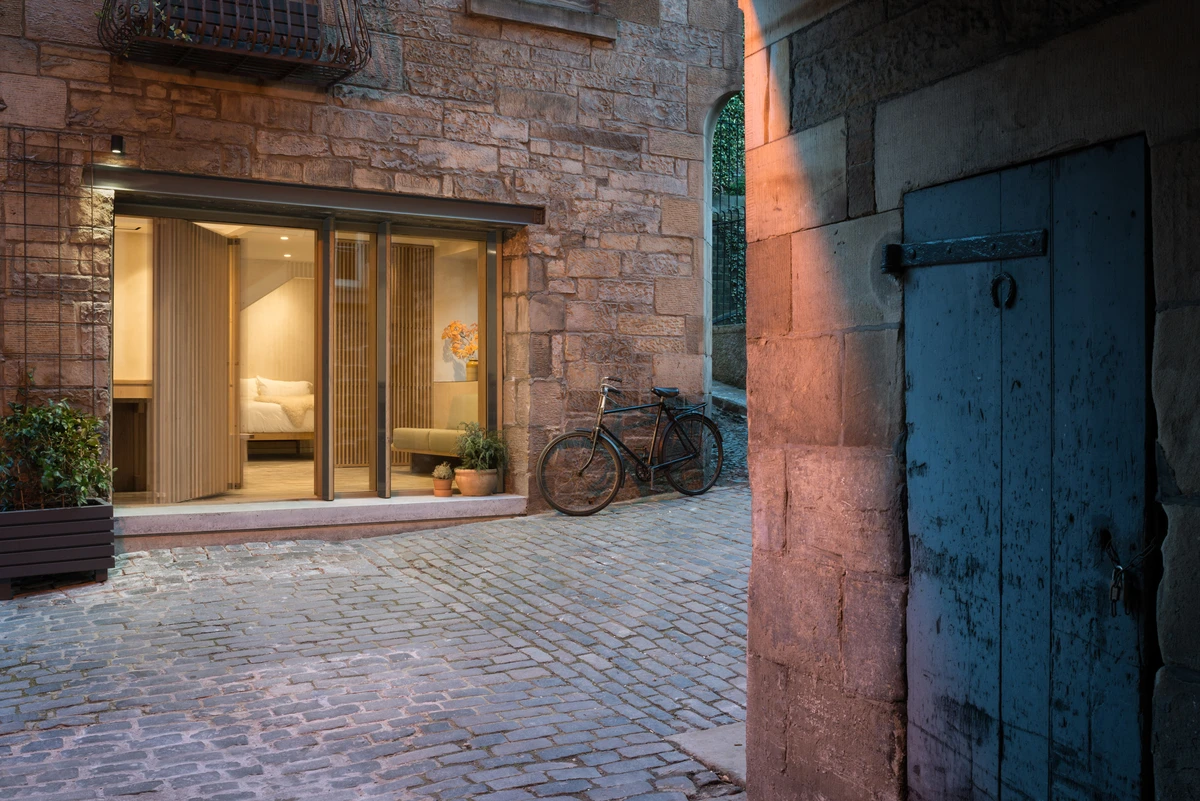 Porteous Studio: de herrería con solera a refugio minimalista en Edimburgo