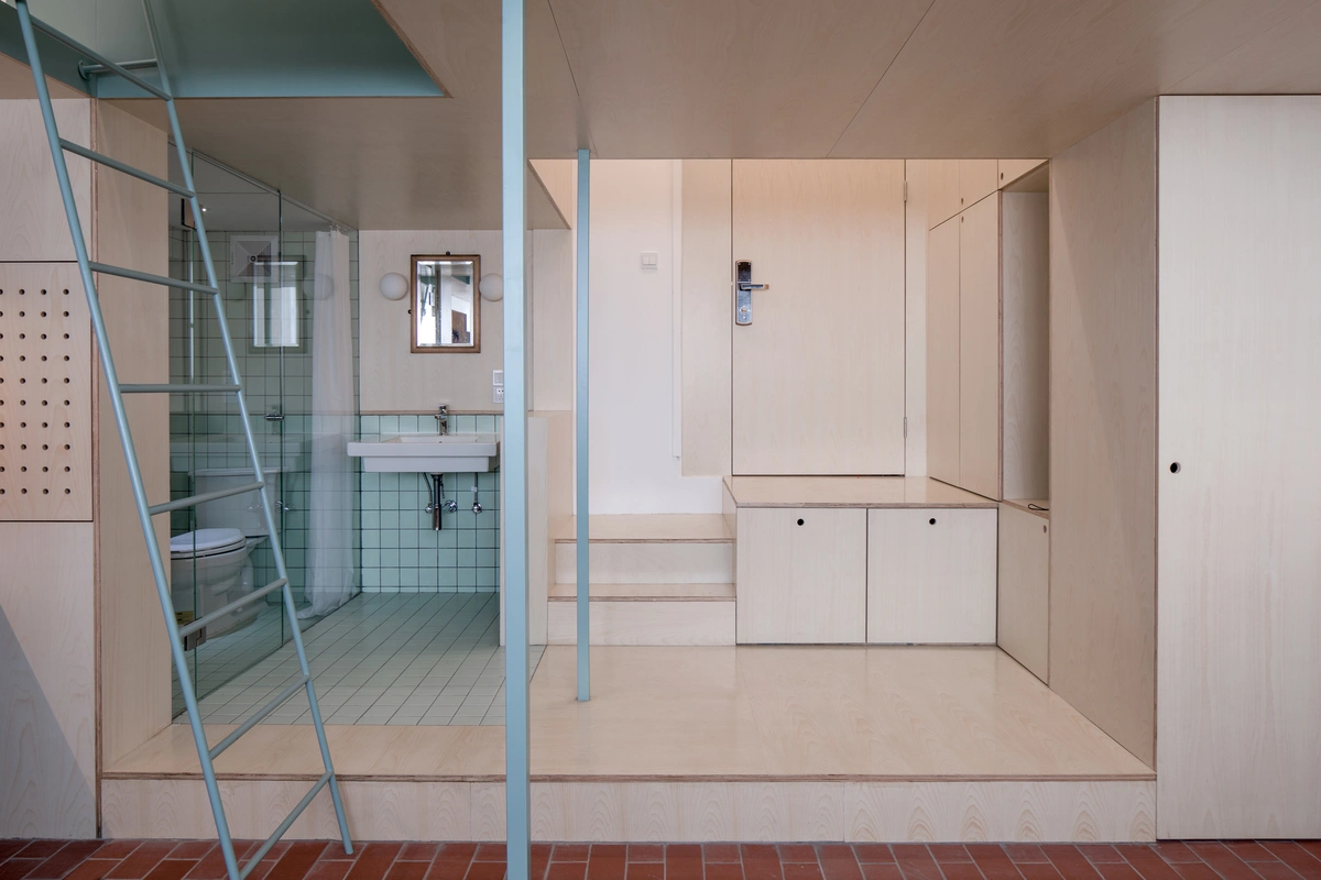 almacenamiento y baño en planta baja