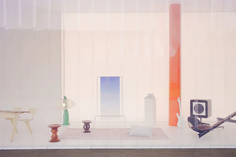 mobiliario de Charles y Ray Eames o Eero Aarnio en la instalacion twentythirtyfive