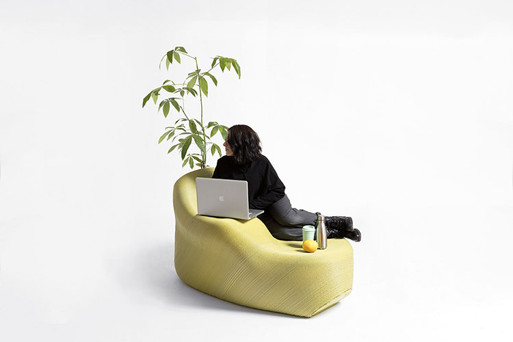 mobiliario urbano creado a base de residuos plasticos por the new raw