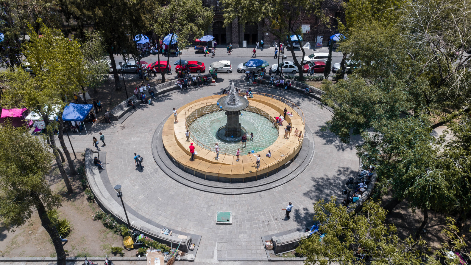 proyecto aros un «juguete urbano» dentro de la Plaza Loreto