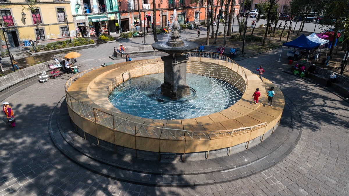 detalle de las dos rampas circulares concéntricas de madera