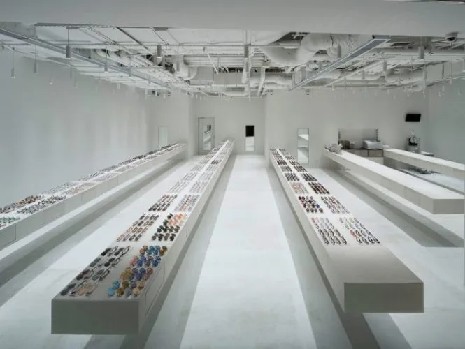 El vacío como reclamo en la tienda de JINS en Shanghái